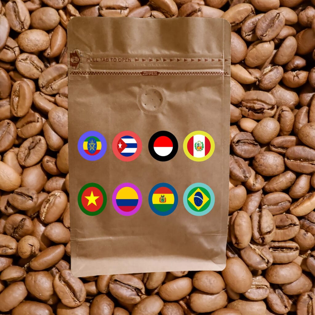 Caffè tostato e sacchetto con bandiere di paesi di provenienza del caffè